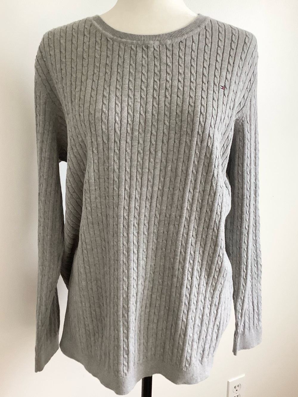 Tommy Hilfiger Light Gray Cable Knit Crewneck Sweater Women’s Sz.XL , NWT